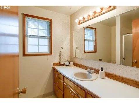 7901 NW 1st Avenue Vancouver WA 98665