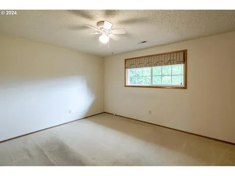 7901 NW 1st Avenue Vancouver WA 98665