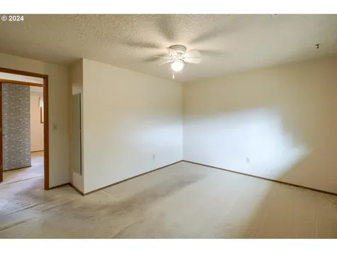 7901 NW 1st Avenue Vancouver WA 98665