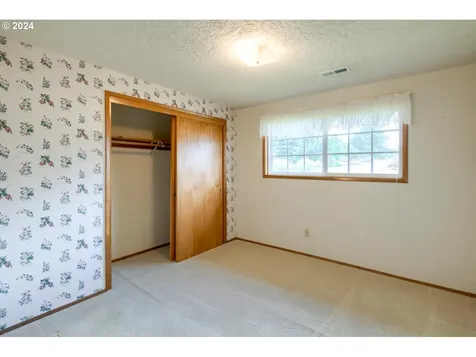 7901 NW 1st Avenue Vancouver WA 98665