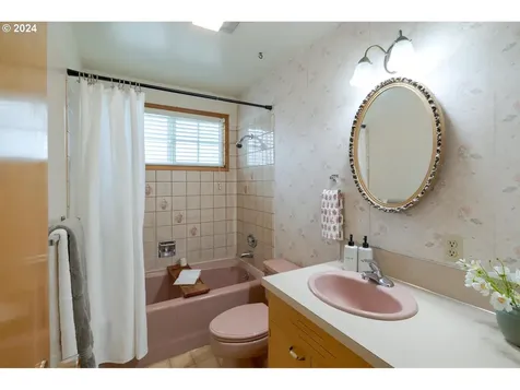 7901 NW 1st Avenue Vancouver WA 98665