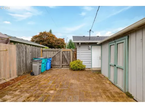 7901 NW 1st Avenue Vancouver WA 98665