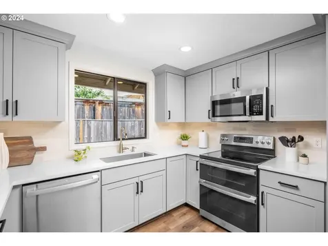 1303 Se 64th Court Hillsboro OR 97123