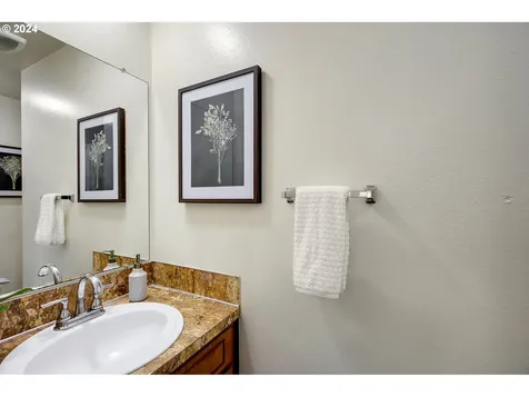 3160 Flower Avenue Ne Salem OR 97301