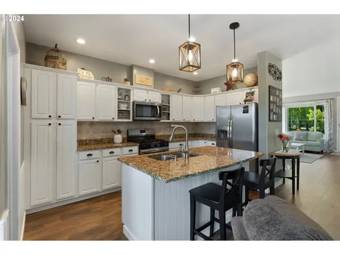 1913 Praslin Street Eugene OR 97402