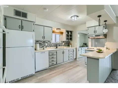 2681 SE River Road Hillsboro OR 97123