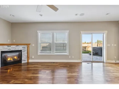 1724 SE 10th Avenue Canby OR 97013