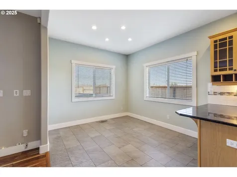 1724 SE 10th Avenue Canby OR 97013