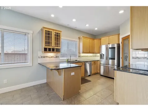 1724 SE 10th Avenue Canby OR 97013