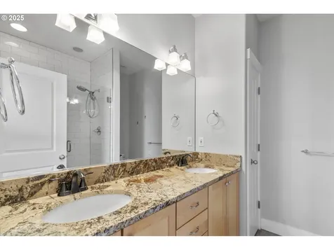 1724 SE 10th Avenue Canby OR 97013