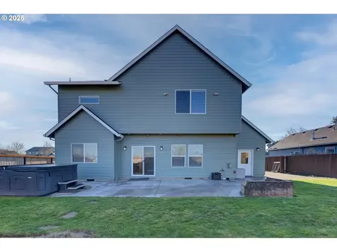 1724 SE 10th Avenue Canby OR 97013