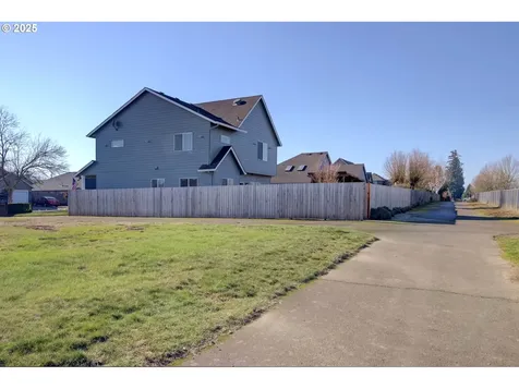 1724 SE 10th Avenue Canby OR 97013