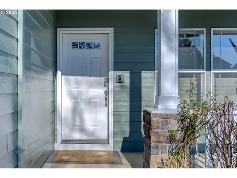 1724 SE 10th Avenue Canby OR 97013
