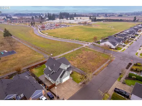 1724 SE 10th Avenue Canby OR 97013