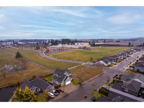 1724 SE 10th Avenue Canby OR 97013