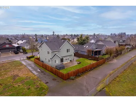 1724 SE 10th Avenue Canby OR 97013