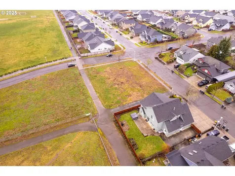1724 SE 10th Avenue Canby OR 97013