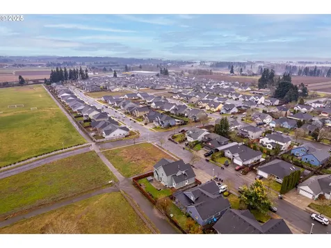 1724 SE 10th Avenue Canby OR 97013
