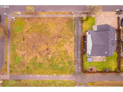 1724 SE 10th Avenue Canby OR 97013