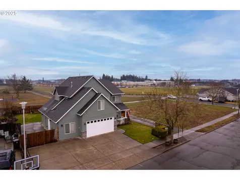 1724 SE 10th Avenue Canby OR 97013
