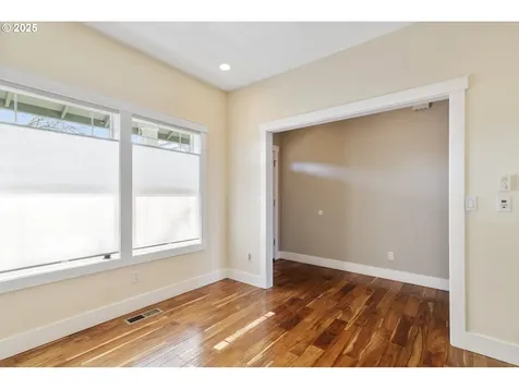 1724 SE 10th Avenue Canby OR 97013