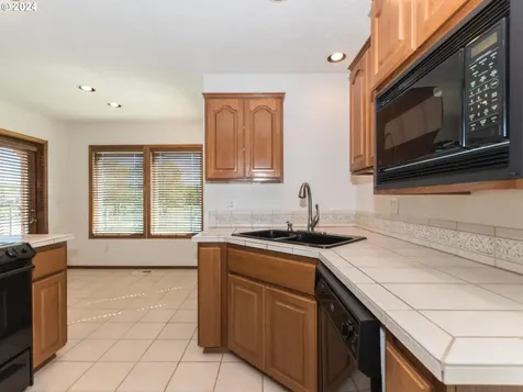 21800 NE Lachenview Lane Fairview OR 97024