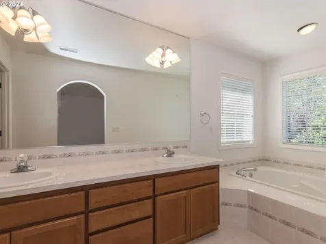 21800 NE Lachenview Lane Fairview OR 97024
