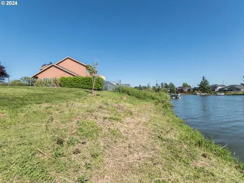 21800 NE Lachenview Lane Fairview OR 97024