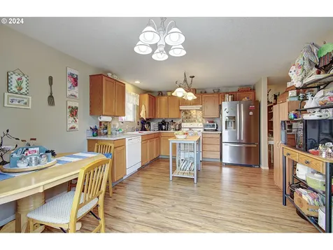 13715 NE 32nd Circle Vancouver WA 98682