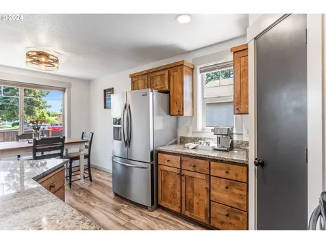 220 Nw Sagan Loop Sheridan OR 97378