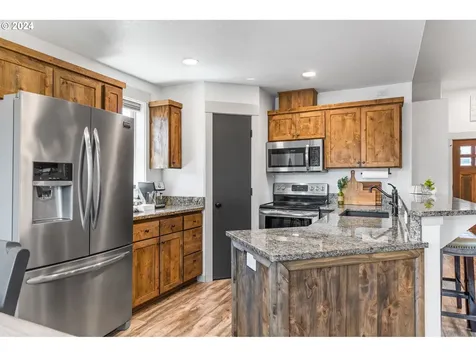220 Nw Sagan Loop Sheridan OR 97378