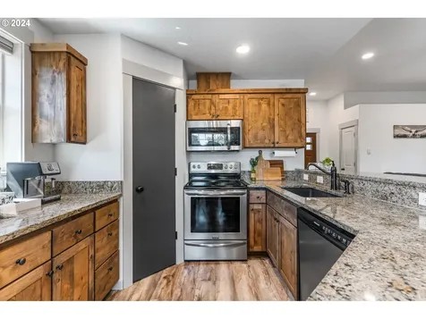 220 Nw Sagan Loop Sheridan OR 97378