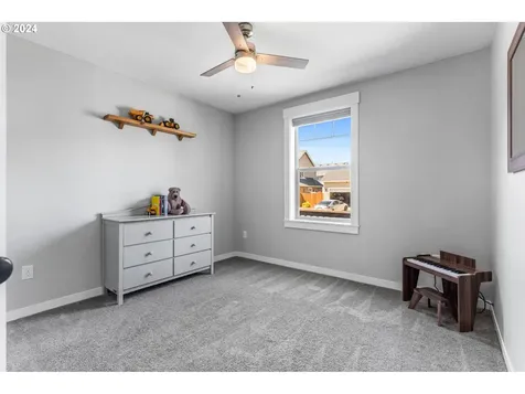 220 Nw Sagan Loop Sheridan OR 97378