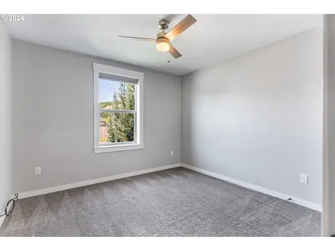 220 Nw Sagan Loop Sheridan OR 97378