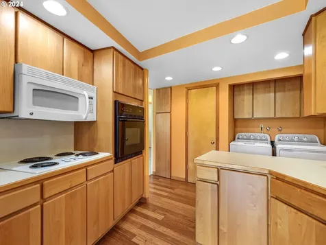 89300 Dellmoor Loop Warrenton OR 97146
