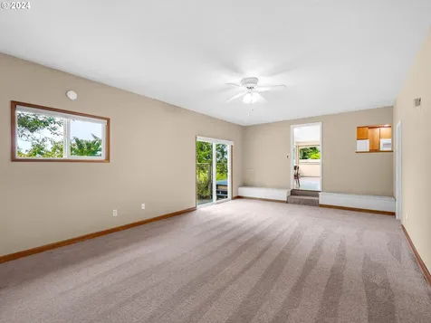 89300 Dellmoor Loop Warrenton OR 97146