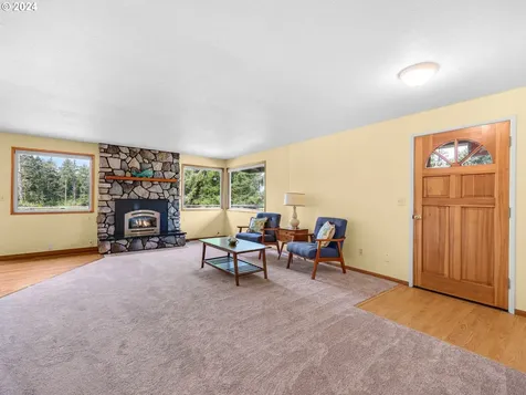 89300 Dellmoor Loop Warrenton OR 97146