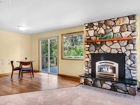 89300 Dellmoor Loop Warrenton OR 97146