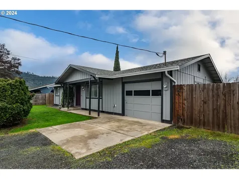 545 Se Gregory Drive Winston OR 97496