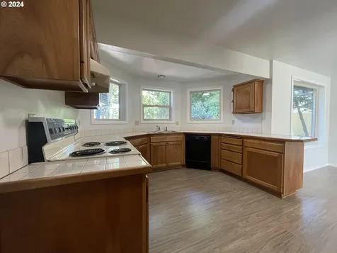 1940 23rd Street Florence OR 97439