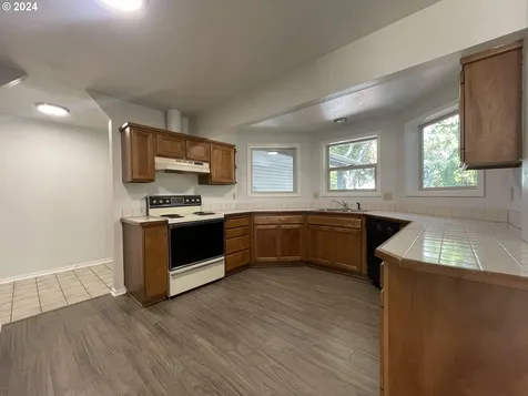 1940 23rd Street Florence OR 97439