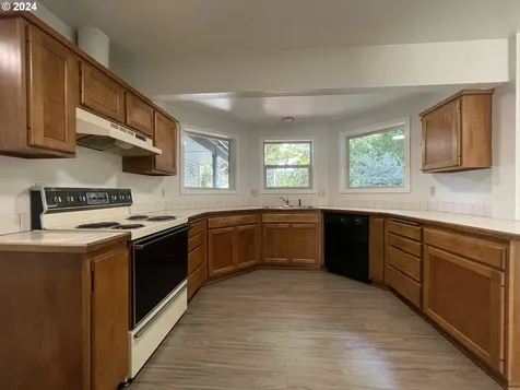 1940 23rd Street Florence OR 97439