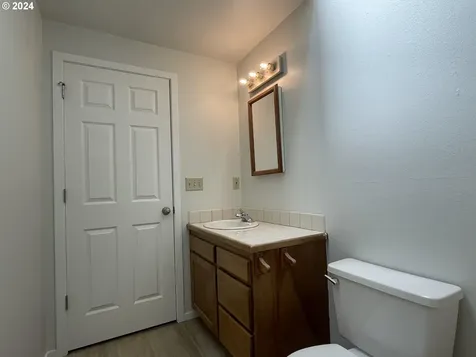 1940 23rd Street Florence OR 97439