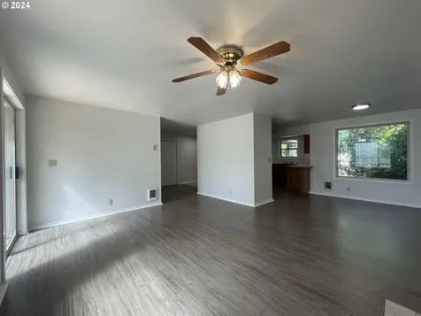 1940 23rd Street Florence OR 97439