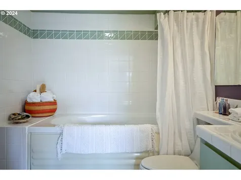 8515 Sw 61st Avenue Portland OR 97219