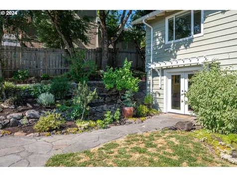 8515 Sw 61st Avenue Portland OR 97219