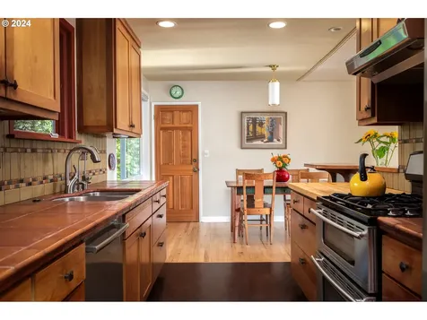 8515 Sw 61st Avenue Portland OR 97219
