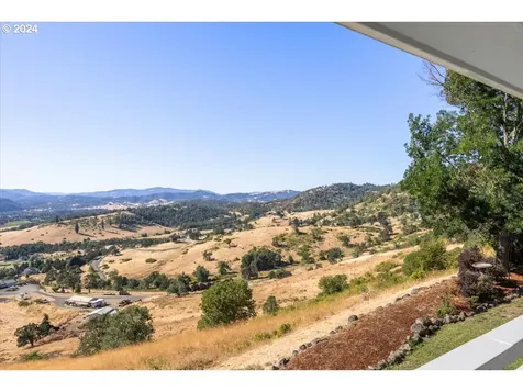 694 Moorea Drive Roseburg OR 97471