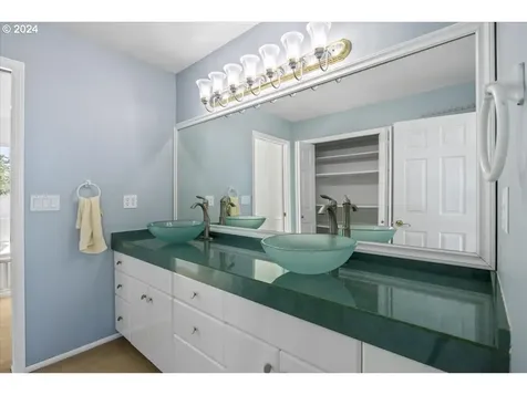 694 Moorea Drive Roseburg OR 97471