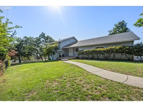 694 Moorea Drive Roseburg OR 97471